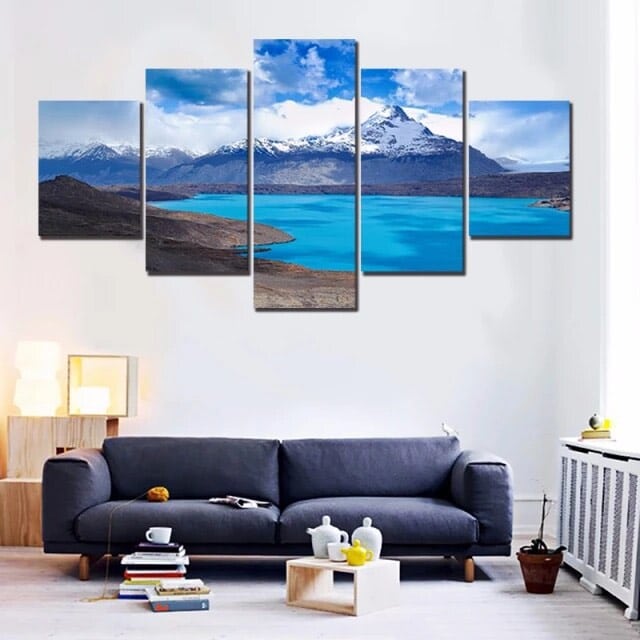Quadro escandinavo vista para as montanhas cobertas de neve