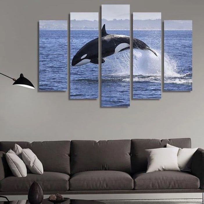 Quadro baleia assassina a saltar sobre a água